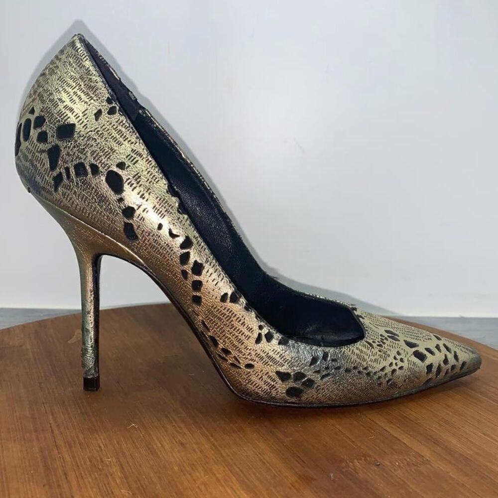 Burberry Metallic Foil Laser Cut Out Leather Pointed Toe Pumps Women’s Size 36.5